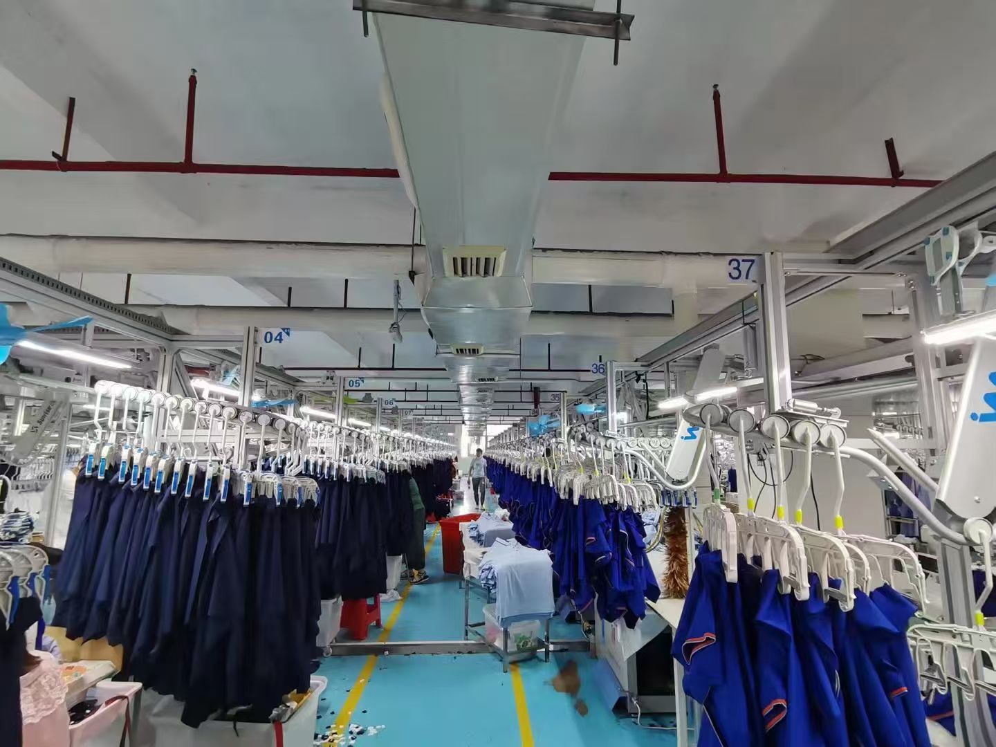 GOWDL high-speed industrial plotter machine outputting full-scale apparel blueprints