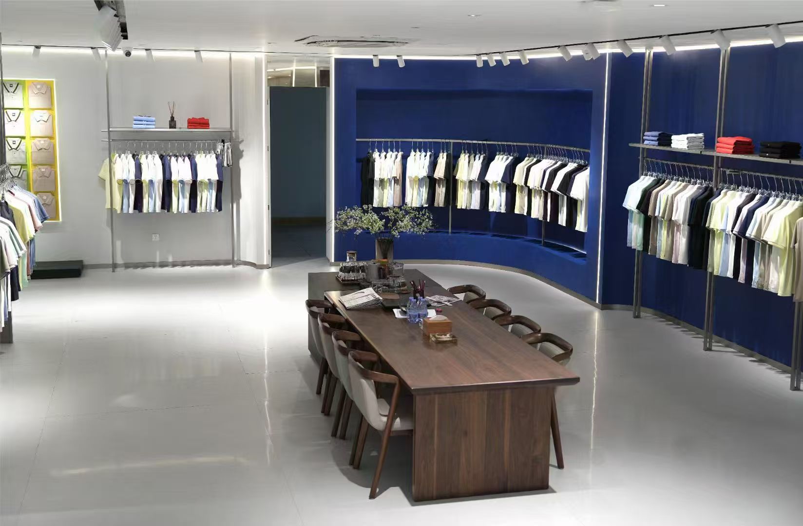 GOWDL high-speed industrial plotter machine outputting full-scale apparel blueprints
